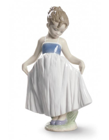 Statua Bimba Guarda il mio vestito